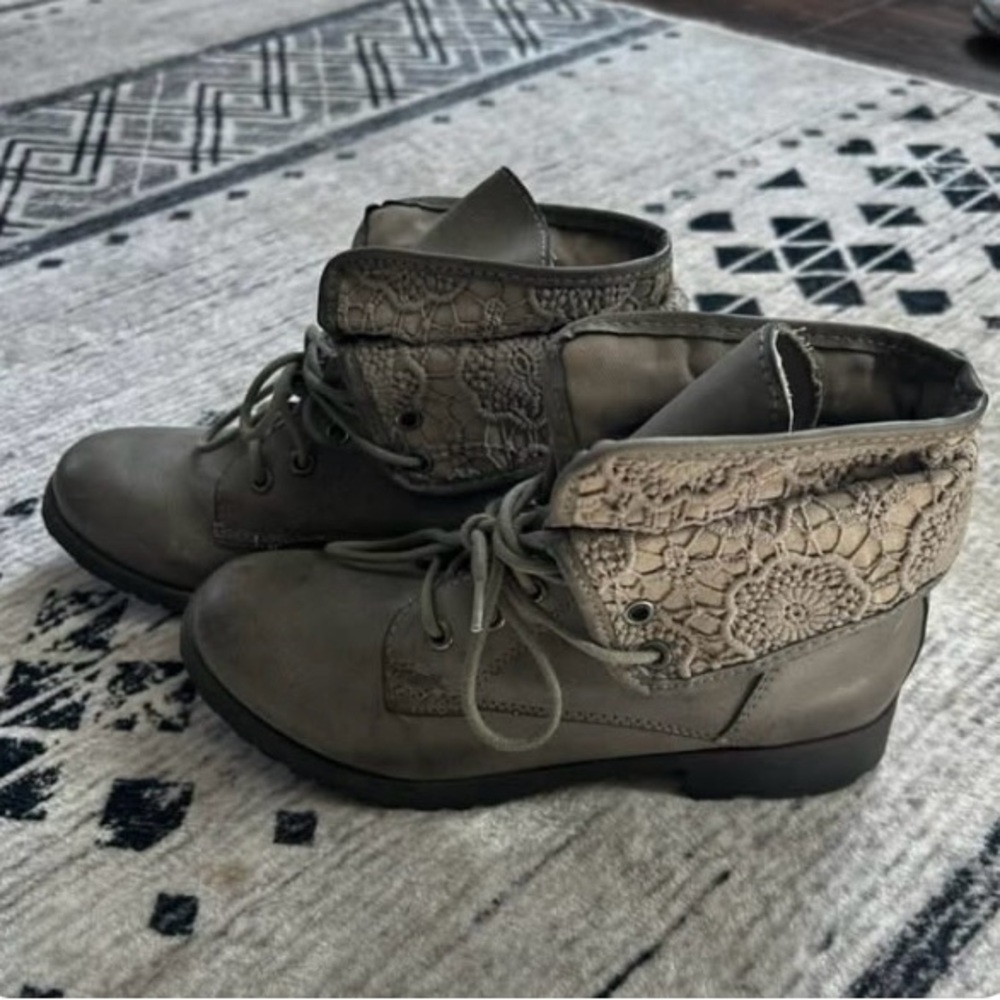 Women's Lace-Up Ankle Boots